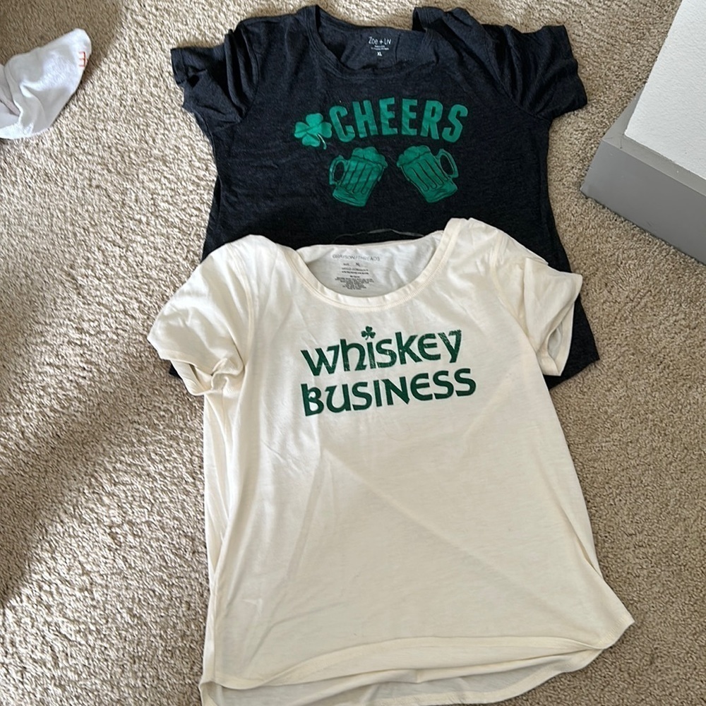 St Patty‘s Day T-shirts size XL gray and cream